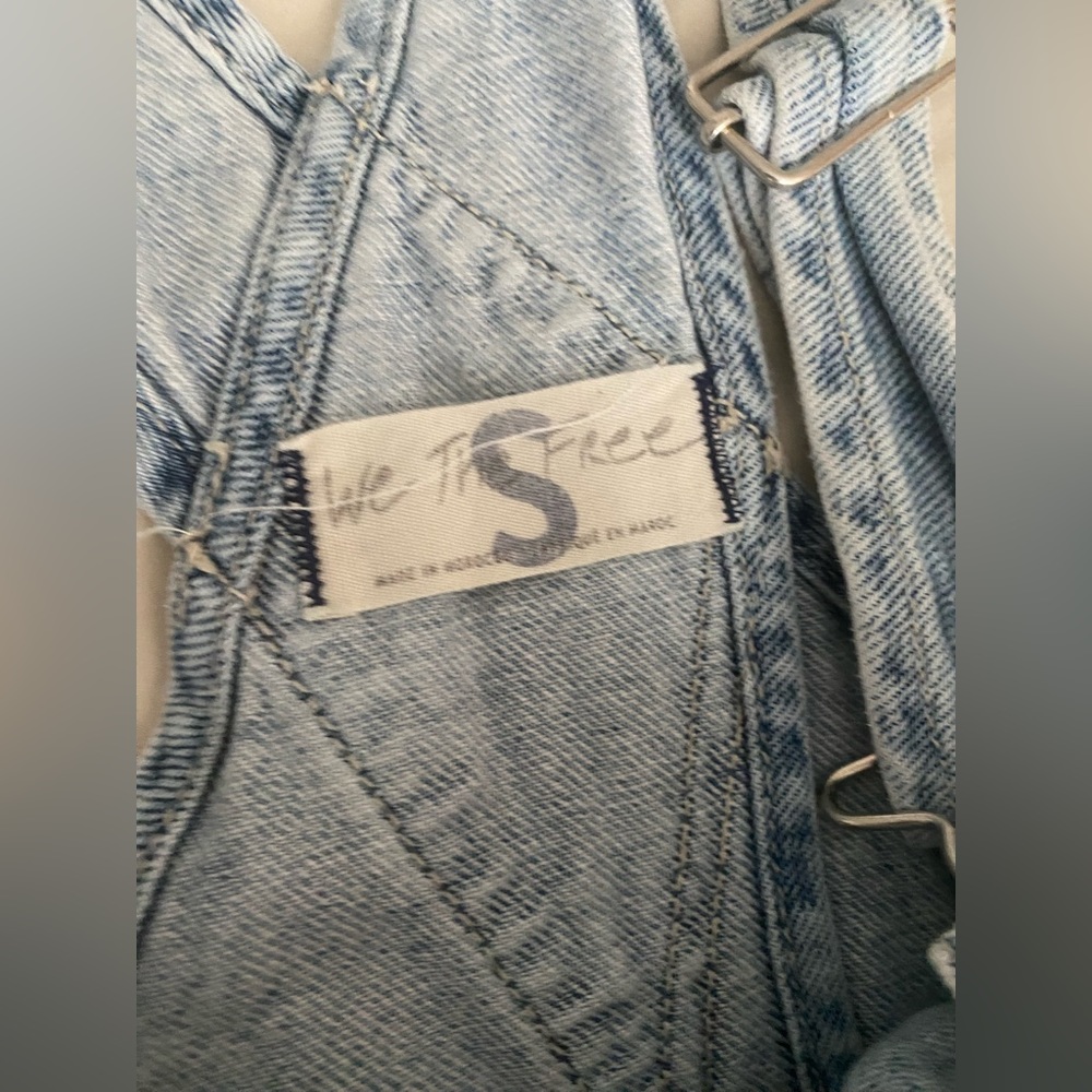 Reposhing these free people ziggy overalls. Like new condition.